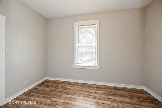 Building Photo - 1340 S Kedvale Ave
