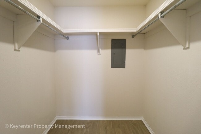 Building Photo - E 31st Ct Duplex