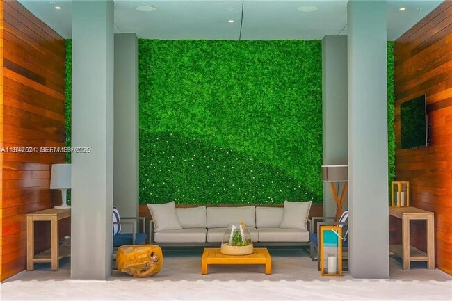 Building Photo - 2831 S Bayshore Dr