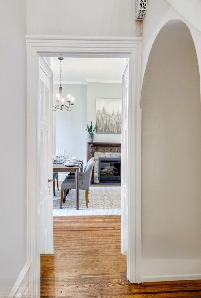 dining room - 5029 Morris St