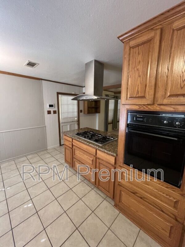 Building Photo - 8823 Cefalu Dr