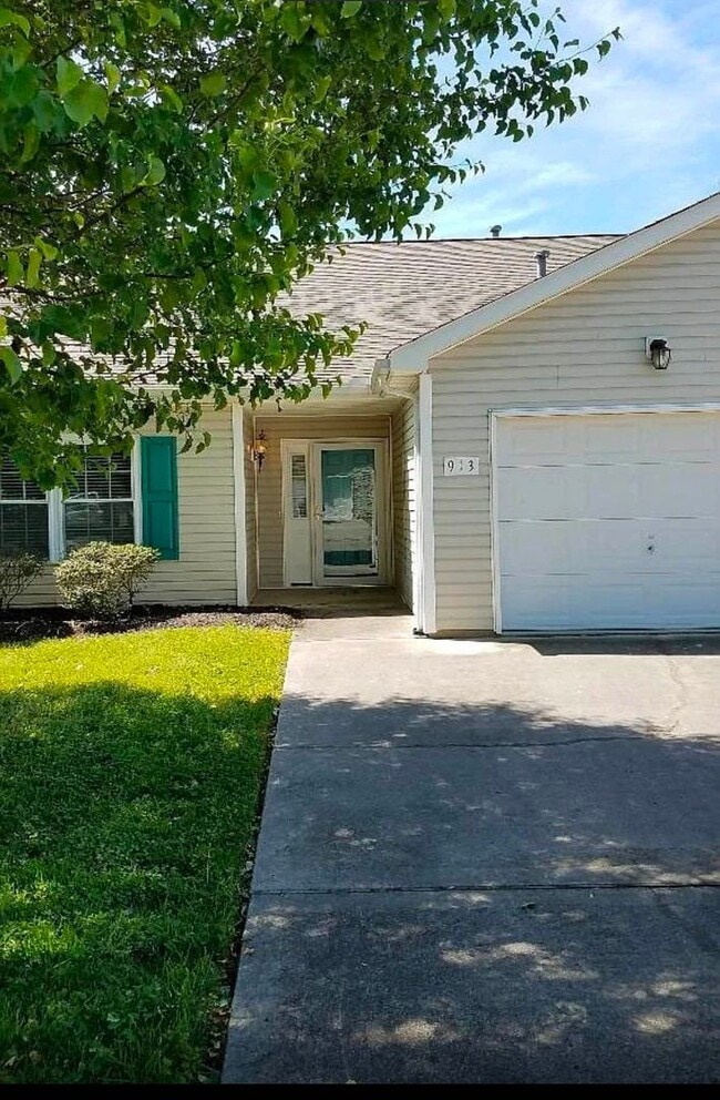 Building Photo - Knoxville 37934 - 2 bedroom, 2 bath condo - Contact Susan Niedergeses (865) 300-4722