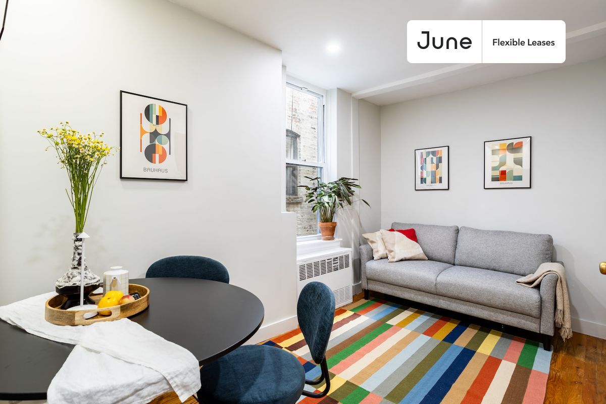 Building Photo - Adorable ROOM at The Lenox House