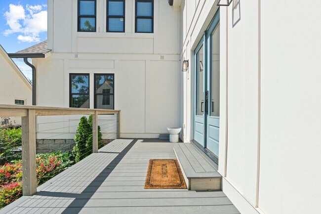 Building Photo - 2016 Sweetbriar Ave