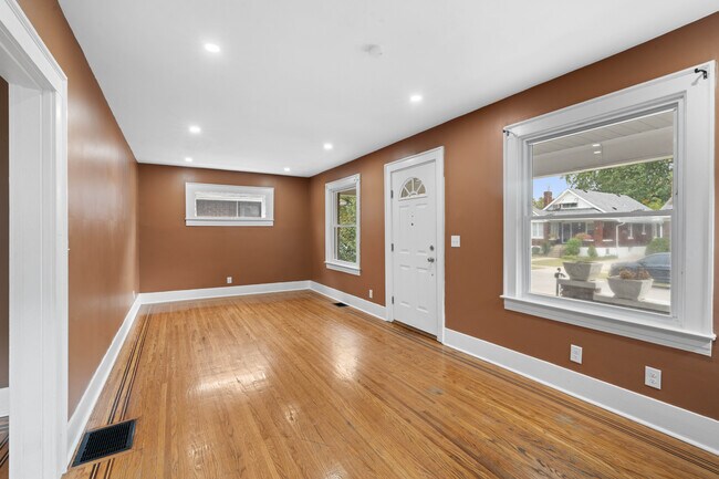 Building Photo - 2416 Sherry Rd