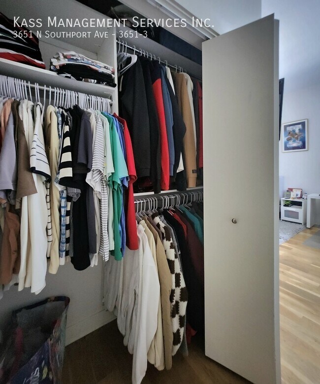 Building Photo - Newer Construction Prime Southport Corrido...