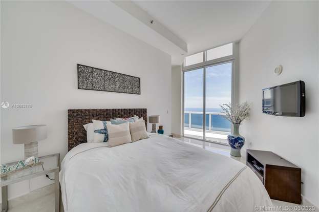 Building Photo - 15811 Collins Ave