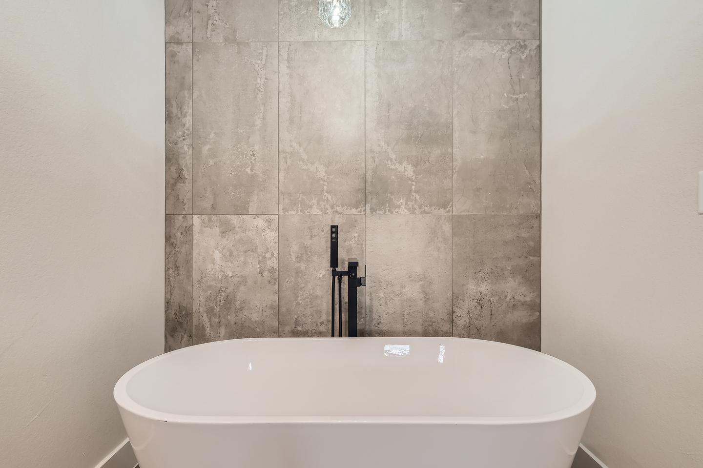 Building Photo - Gorgeous Tobin Hill North home near St. Ma...
