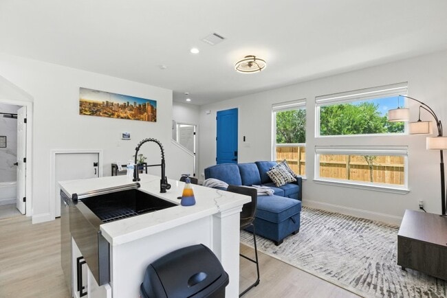 Building Photo - 3902 McKinley St