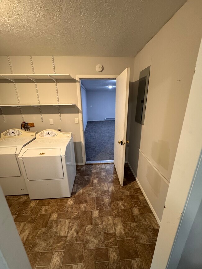 Building Photo - 514 S Pine St