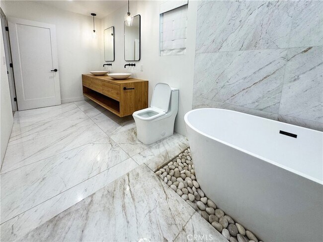 Building Photo - 22539 Dolorosa St