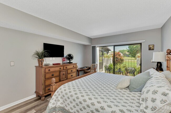 Building Photo - Welcome to your Heatherwood Heaven