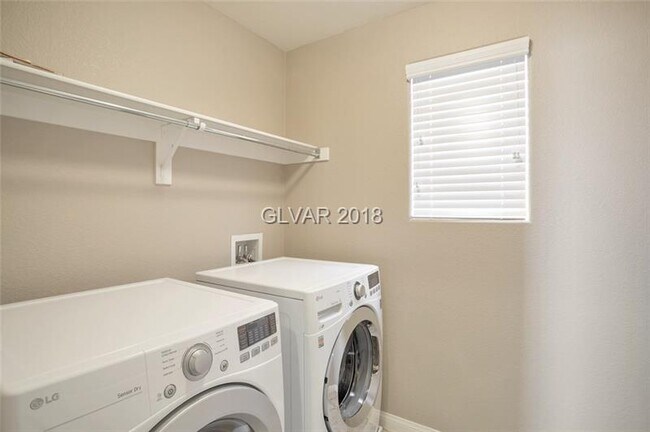 Building Photo - Beautiful 2 story Home in the NorthWest