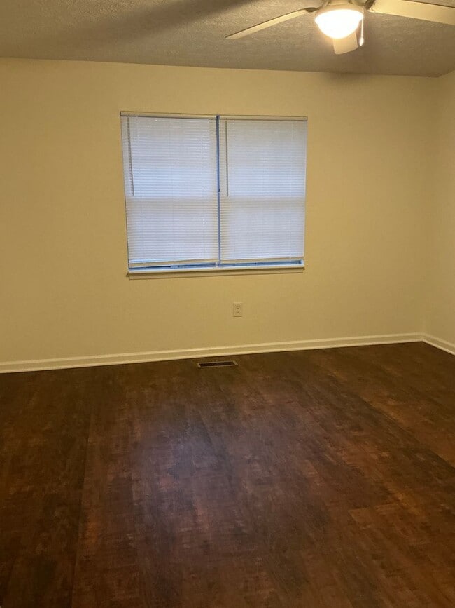 Building Photo - 2 bedroom, 2 bath duplex in Sleepy Creek off Lumpkin Street! Move-in Ready