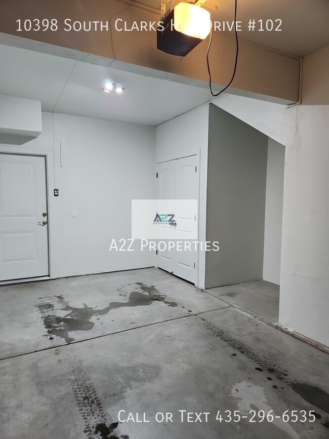 Building Photo - 10398 S Clarks Hill Dr