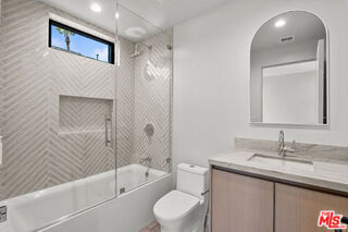 Building Photo - 428 Arnaz Dr