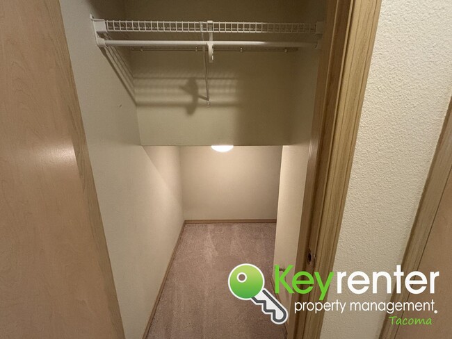 Building Photo - $200 Off First Month’s Rent - Beautiful Ho...