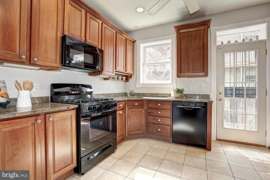 Kitchen - 776 Harvard St NW