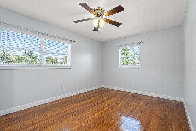 Building Photo - 4420 W Fair Oaks Ave