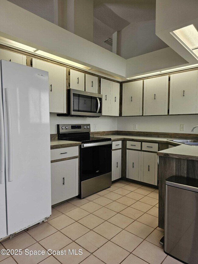 Building Photo - 391 Cypress Point Dr