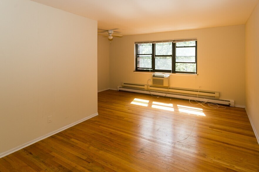 Building Photo - 665 W Wrightwood Ave