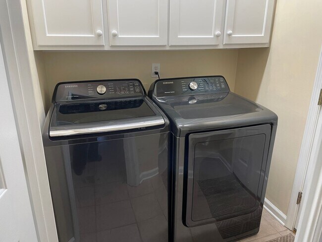 Building Photo - 3 Bedroom 2 Bathroom with a  Bonus Room  House in Winding River Plantation