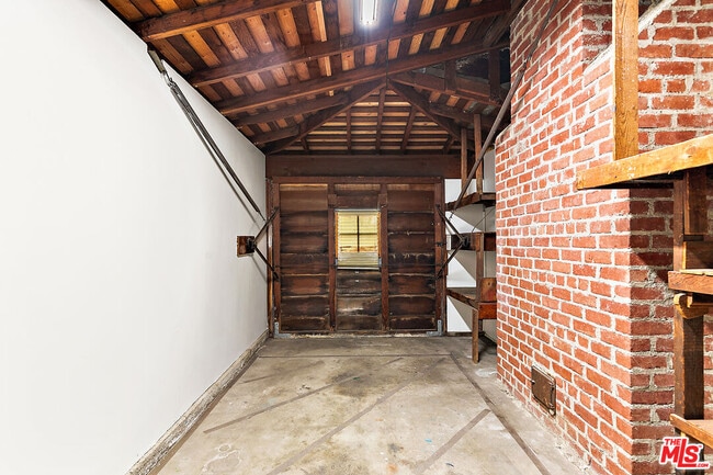 Building Photo - 4171 Kraft Ave