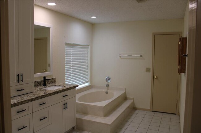 Building Photo - 35 Cottage Grove Pl