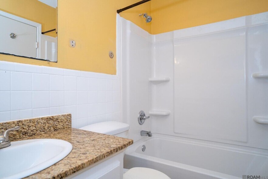 Building Photo - 4630 Southpark Dr