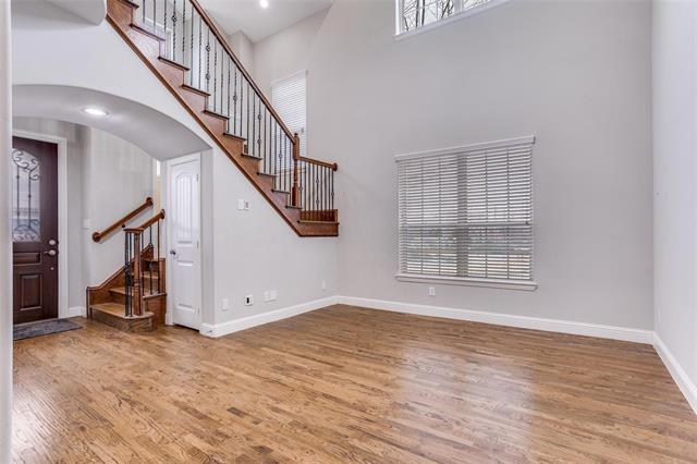 Building Photo - 869 Rohan Dr