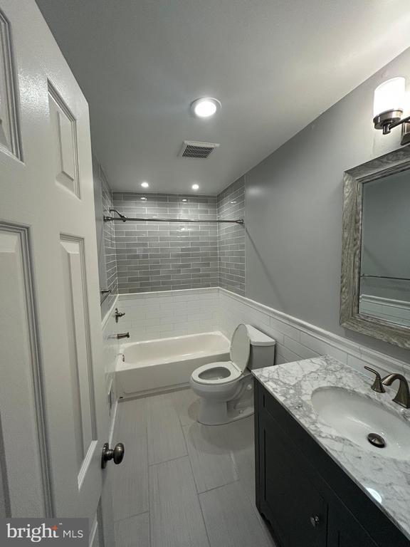 Building Photo - 4054 Norbeck Square Dr