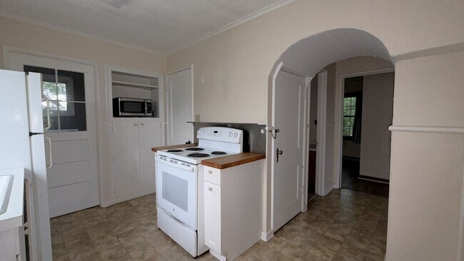 Building Photo - Charming Home in the Heart of OMP Wine Country