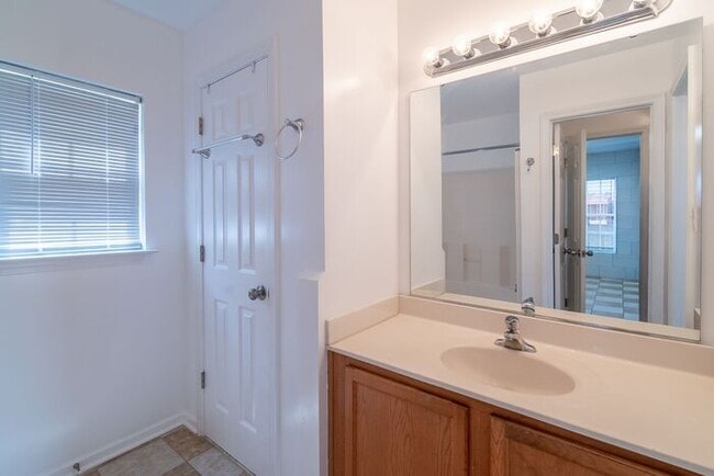 Building Photo - Charming Two-Story Home with Easy Access to Charlotte's Best Amenities