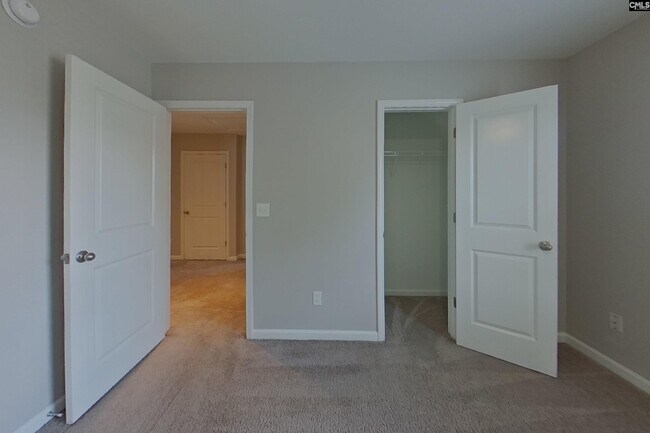 Building Photo - 304 Longfellows Ln