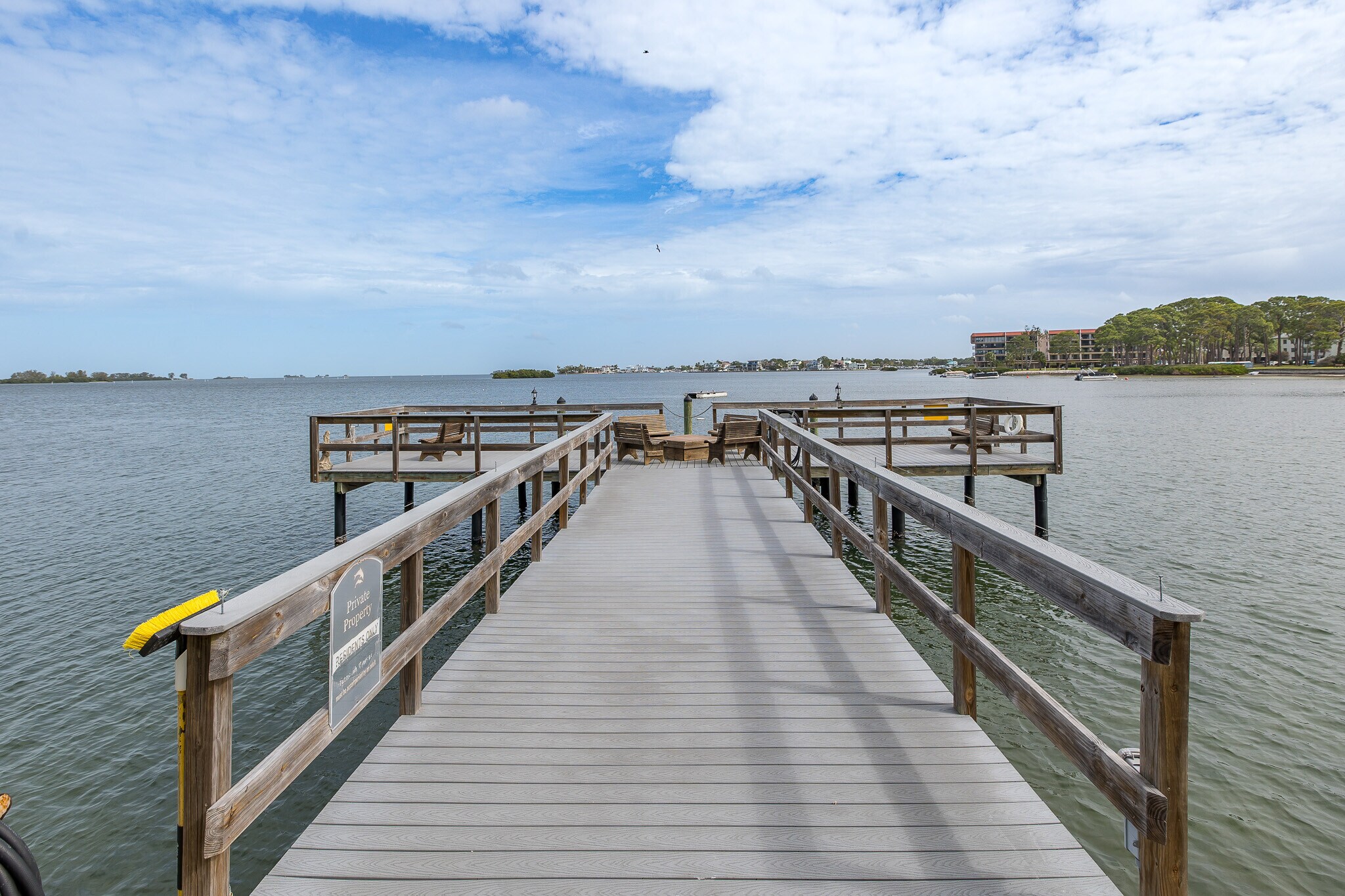 Building Photo - 464 N Paula Dr