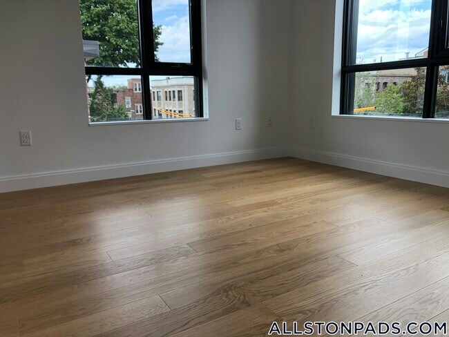 Building Photo - 83 Gardner St