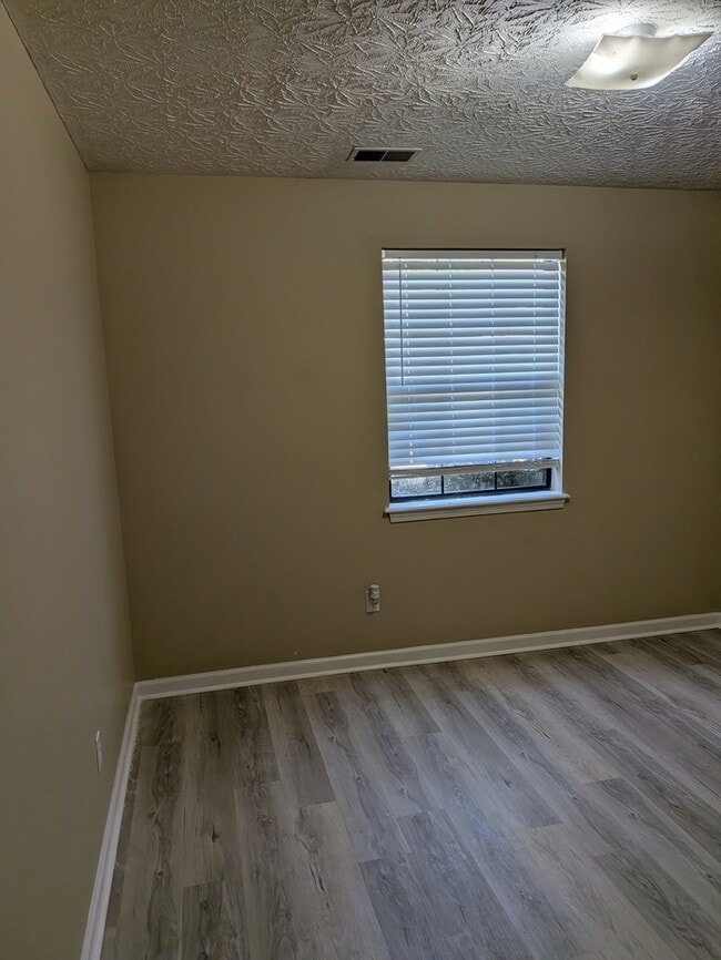 Building Photo - 2552 Knightsbridge Ln