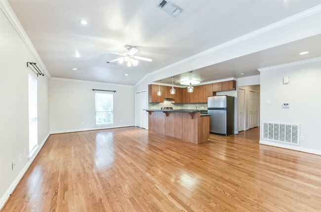 Building Photo - 2115 Lexington St