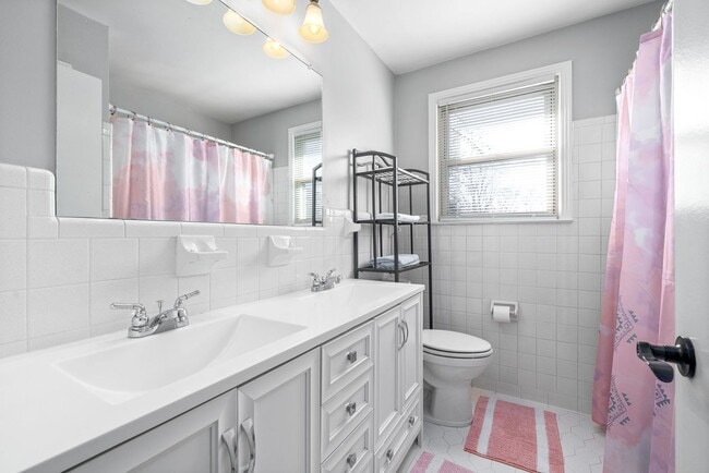 Building Photo - 233 Old Hopkinsville Hwy