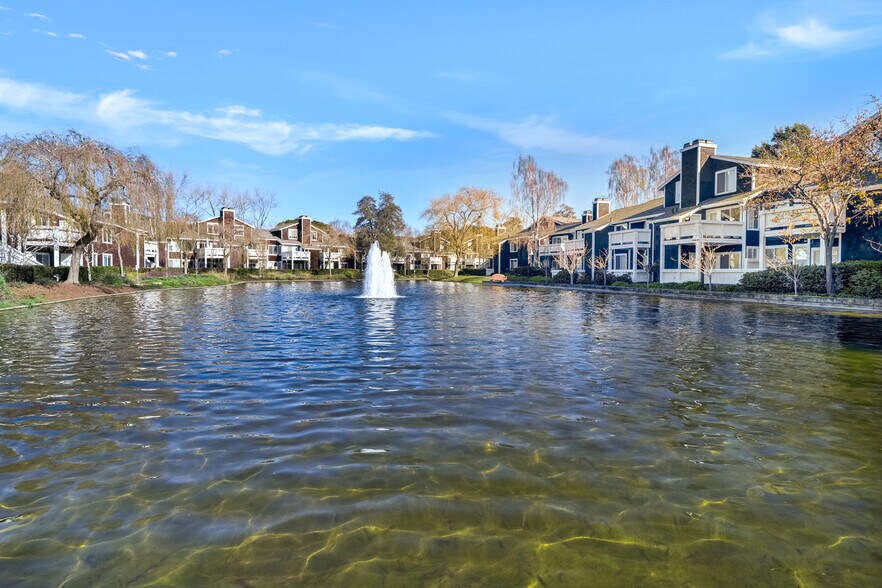 Building Photo - 242 Marina Lakes Dr