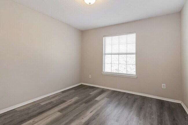 Building Photo - 2104 Aster Trail