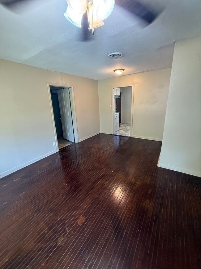 Building Photo - 3 Bedroom, 1 Bathroom Home for Rent