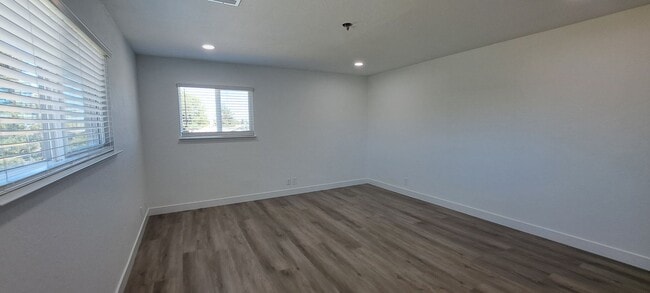 Building Photo - 132 Hyannis Ct
