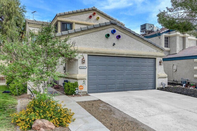 Building Photo - 3 bedroom home with pool!!