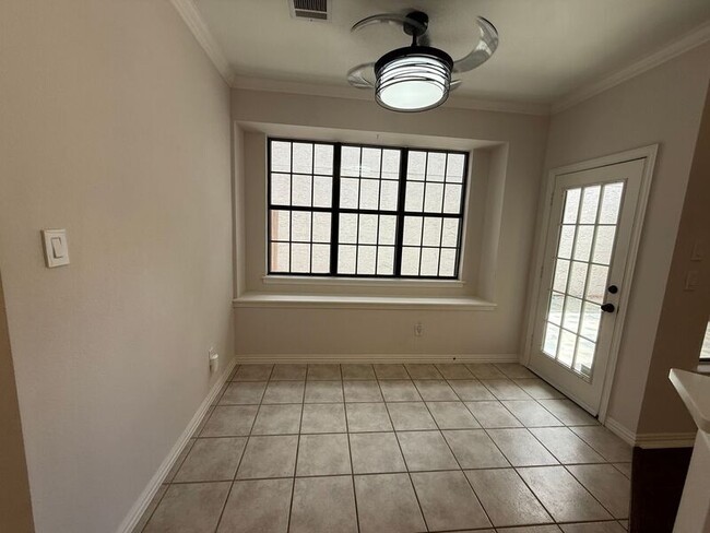 Building Photo - 17007 Vinland Dr