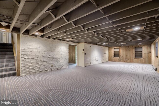 Building Photo - 226 E Caracas Ave