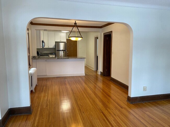 Building Photo - 1034 Saint Clair Ave