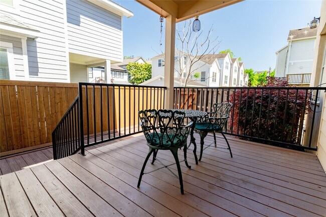 Building Photo - 3015 Caroline St