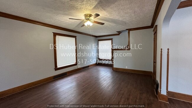 Building Photo - 921 W Oakland-