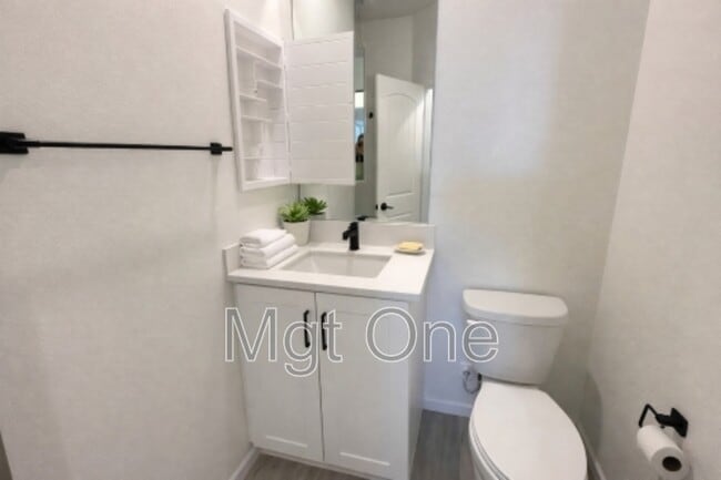 Building Photo - 1784 Julie Dr